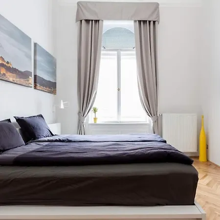 Daire Bpr Sophisticated Astoria With Balcony