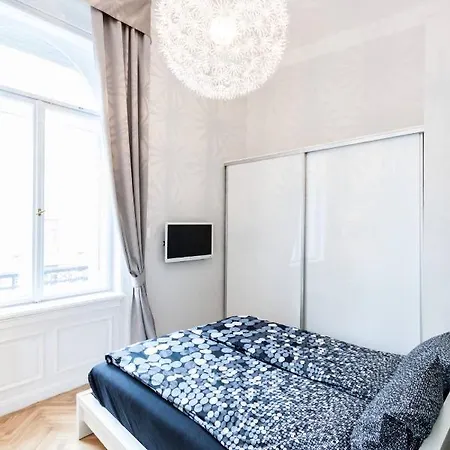Bpr Sophisticated Astoria With Balcony * Budapeşte
