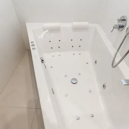 Bpr Sophisticated Astoria With Balcony * Budapeşte