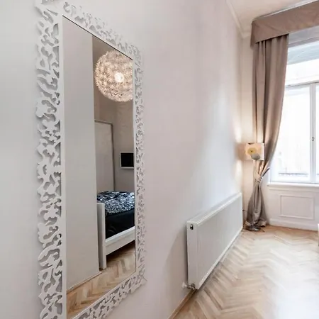 Daire Bpr Sophisticated Astoria With Balcony Budapeşte