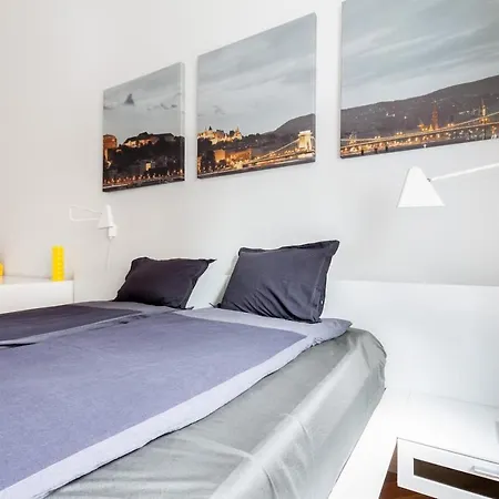 Bpr Sophisticated Astoria With Balcony Budapeşte