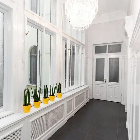 Bpr Sophisticated Astoria With Balcony Daire *