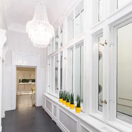Bpr Sophisticated Astoria With Balcony Daire Budapeşte