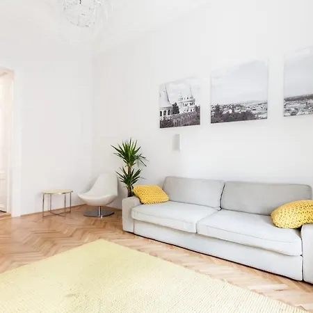 Bpr Sophisticated Astoria With Balcony *