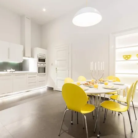 Apartment Bpr Sophisticated Astoria With Balcony Budapest