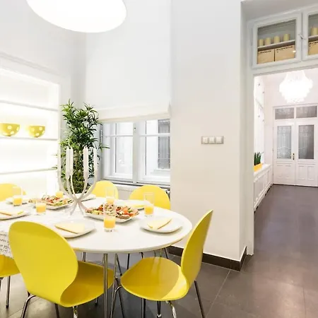 Bpr Sophisticated Astoria With Balcony