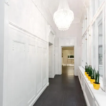 Bpr Sophisticated Astoria With Balcony *