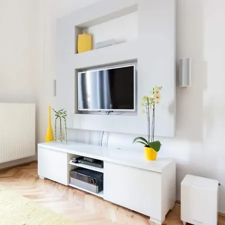 Apartment Bpr Sophisticated Astoria With Balcony Budapest