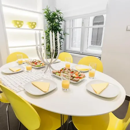 Bpr Sophisticated Astoria With Balcony Διαμέρισμα