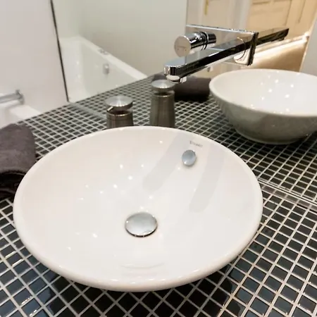 Bpr Sophisticated Astoria With Balcony Βουδαπέστη