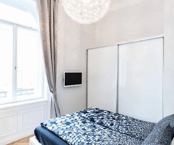Bpr Sophisticated Astoria With Balcony * بودابست