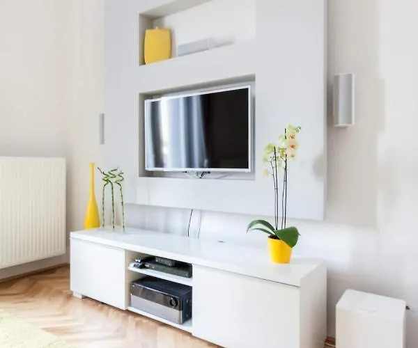 شقة Bpr Sophisticated Astoria With Balcony بودابست