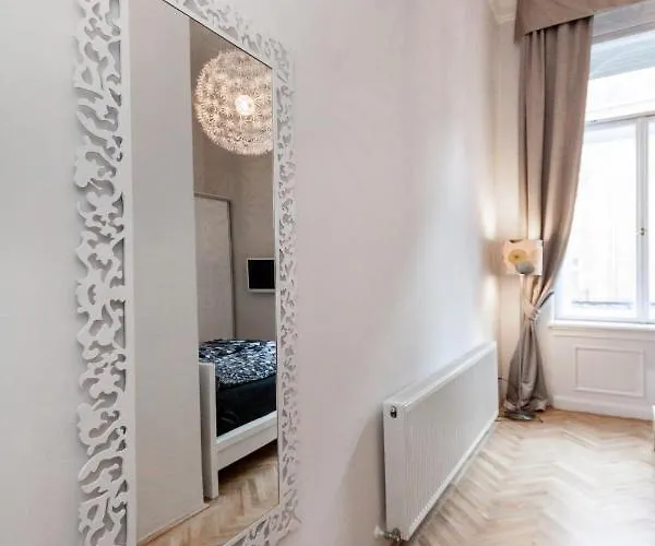 شقة Bpr Sophisticated Astoria With Balcony بودابست