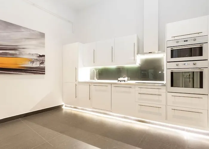 شقة Bpr Sophisticated Astoria With Balcony بودابست