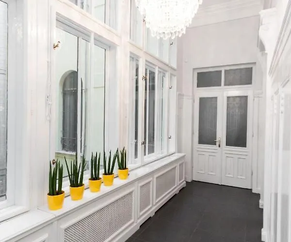 Bpr Sophisticated Astoria With Balcony Lägenhet *