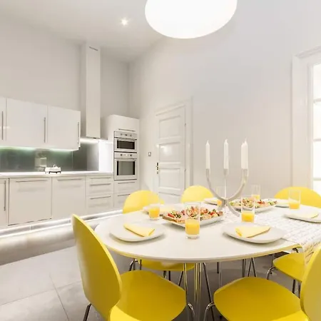 아파트 Bpr Sophisticated Astoria With Balcony *