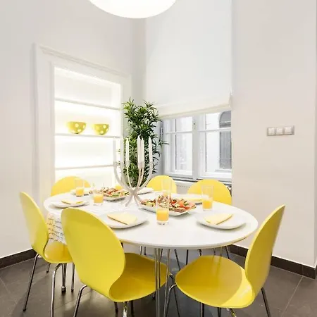 Bpr Sophisticated Astoria With Balcony 아파트 *