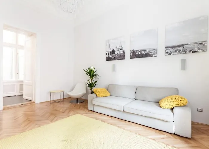 Bpr Sophisticated Astoria With Balcony *