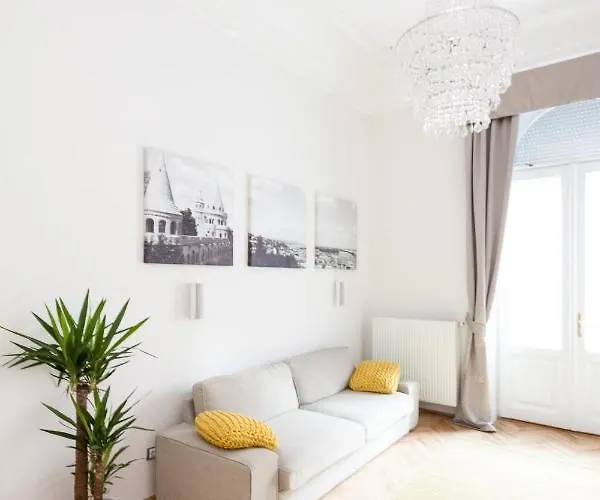Bpr Sophisticated Astoria With Balcony