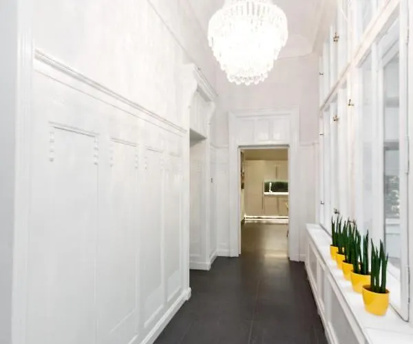 Bpr Sophisticated Astoria With Balcony *