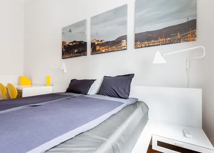 Bpr Sophisticated Astoria With Balcony Budapest