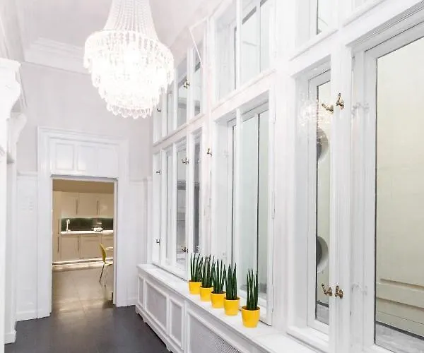 Bpr Sophisticated Astoria With Balcony Apartment Budapest
